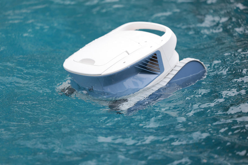 Chasing Hydro 3S pool cleaner surfacing at the pool edge