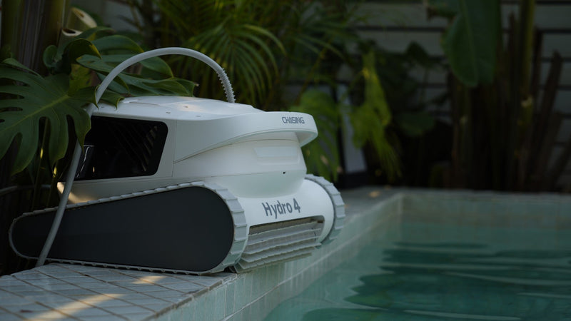 Chasing Hydro 4 battery pool cleaner, close-up at the pool edge
