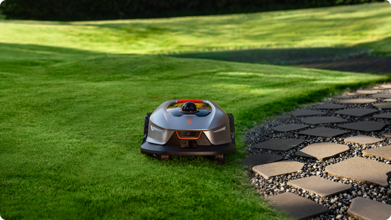 Sunseeker X4 Edge-Reach cutting along a lawn border